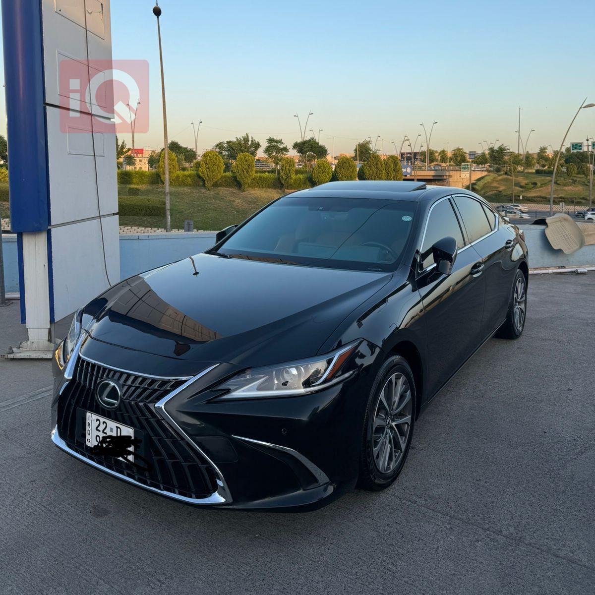 Lexus ES